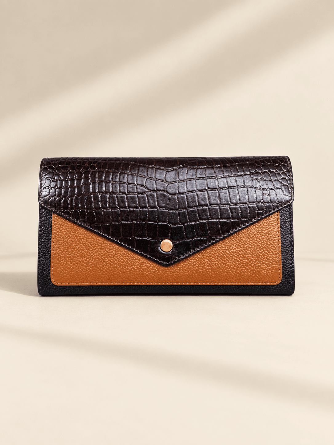 Envelope clutch wallet in leather, by IND Leather Co.
